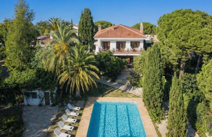 Villa Sitges El Ranch Amaizing Outdoor Areas Beaches at 5 minutes walk Sitges at 15 min drive AC Pool Jacuzzi & Garden XXL - Photo 15