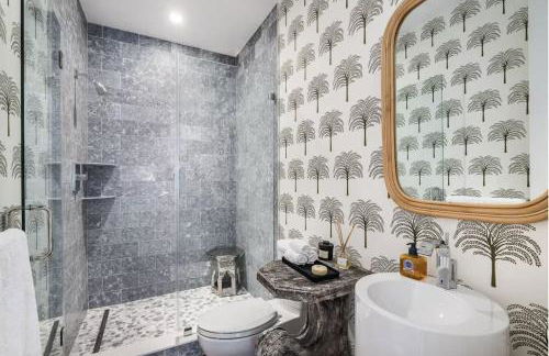 Bull Path Manor by Rove Travel - Luxe Home with Pool & Hot Tub - Foto 24