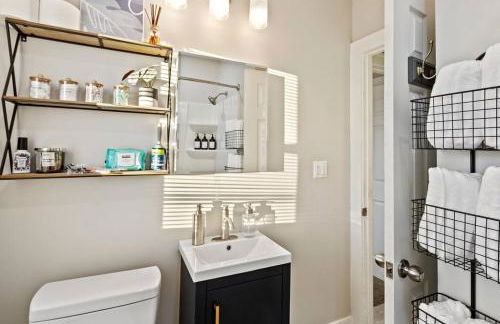 Chic & Spacious Fully Equipped 2BD Apt W/Parking - Foto 16