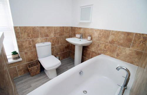 Wern farm cottage - Photo 19