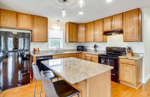 Walk to Dtwn and Campus! Spacious Hampton Home - Foto 9