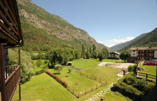 GuestHost - Derby Village - Mountain Heaven Apartment - Photo 1