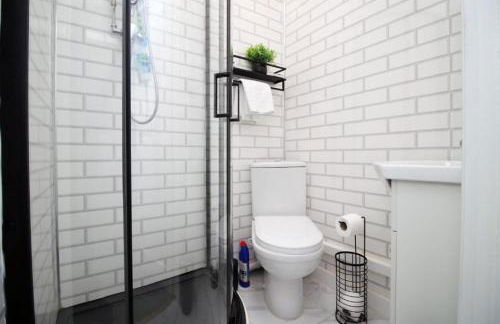 2 Bed Flat - Sleeps 6 - Parking - Wifi - Foto 6