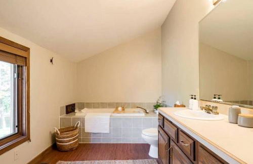 Stunning Home Away From Home in New Albany, Ohio, For Restful Escapes to Nature - Foto 17