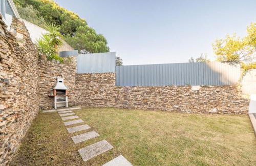 GuestReady - Charming family retreat with pool - Photo 40