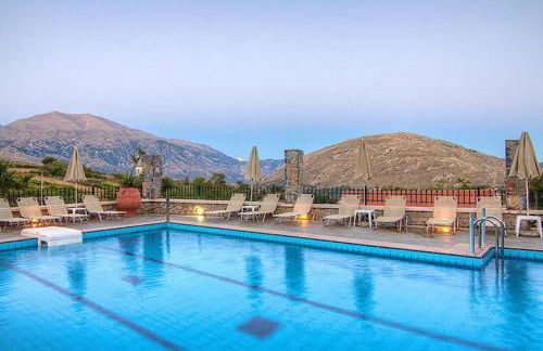 Elia Meronas - Photo 1