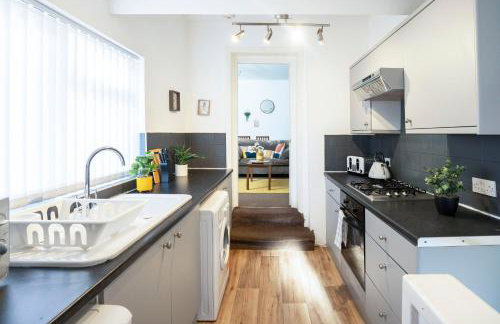 Spacious 3 Bed Flat-Free Parking-by Holiday Homes - Foto 3