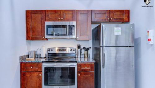 The Stallion #107 - Modern Spacious Loft in Downtown with free parking - Foto 4, stove, dishwasher, toaster