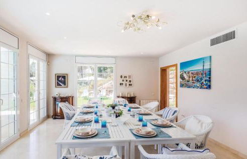 5 Bedroom Amazing Home In Cabrils - Foto 2