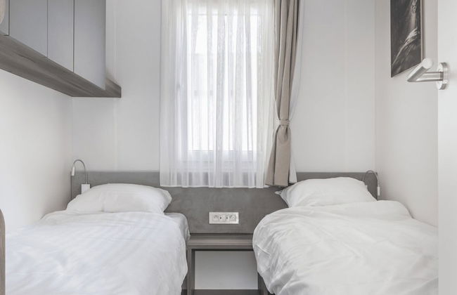 Modern Chalet in a Holiday Park - Photo 5