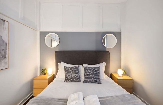 Spacious 2BD With Private Balcony and Free Parking 2 - Foto 15