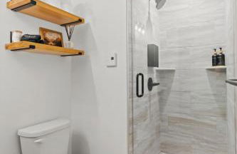 Hot Tub Sauna Spacious Backyard Luxury - Photo 43