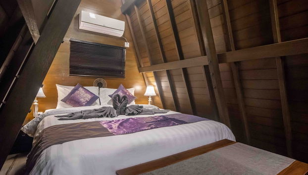 Rumah Kayu Tatiya Villa - Foto 2, Habitación