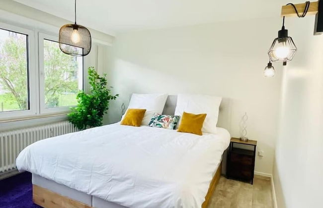 3 bedrooms in Center Terrace & Parking - Photo 3