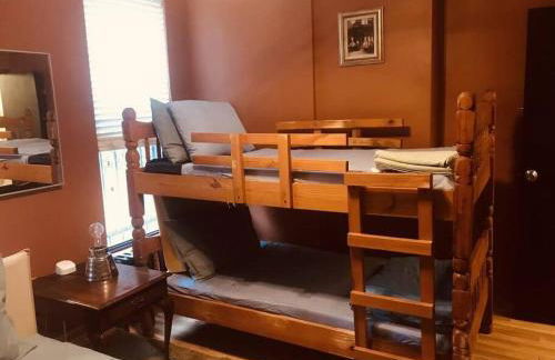 1850s historic Row House 7min train to NYC with private backyard - Foto 63