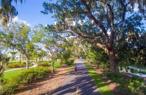 StylishAptWtrGrdnOppLake&Prk&Yrd - Foto 22