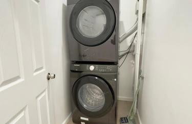 Sleeps 8, Stylish Home, Great Access NYC & EWR - Photo 19