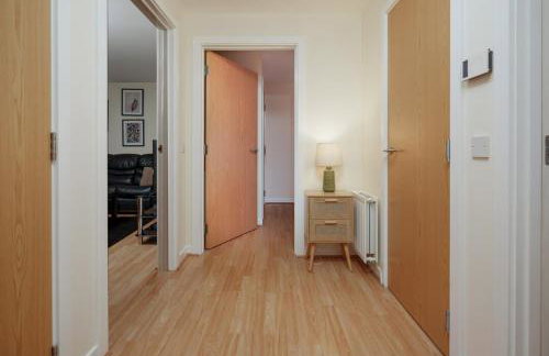 2BR Apartment with Parking Near Southside and Queens Park - Foto 13