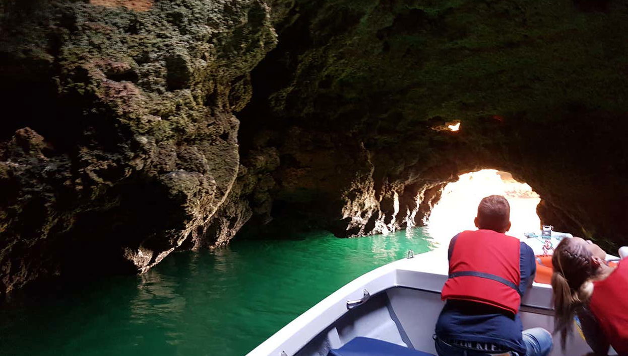 Passeio de barco pelas grutas da Ponta da Piedade - Foto 2