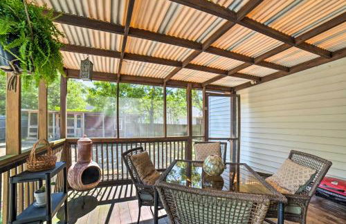 Oak Island Home with Fenced Yard, Walk to Long Beach - Foto 4