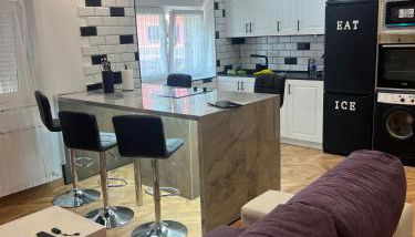 5 min a pie del centro parking free - Foto 3