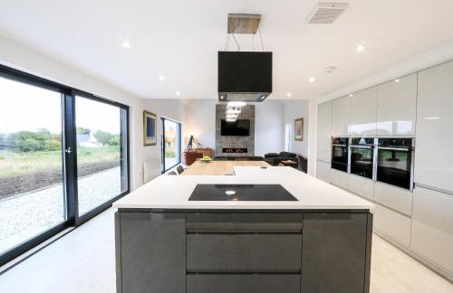 Black Barn Skye - Contemporary 3 bed / 4 bath home - Photo 4