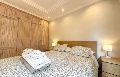 Villa Amorio a spacious modern getaway with a private heated pool & Sea Views - Foto 41