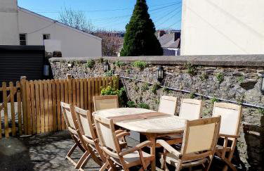 Substantial 5 bedroom townhouse with disabled access apartment, private off road parking space with EV point from 15th April 26, jaccuzi bath, Netflix and Wifi, near Argyle, boutique shops eateries and pubs - Foto 74