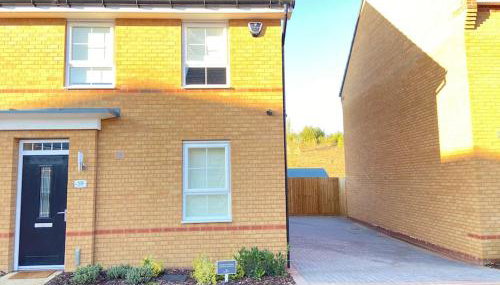 Brand New Stylish 3 Bed House - Foto 2