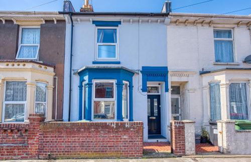 2-Bedroom Modern, Stunning & Stylish Contractor House, Sleeps 4, Prime Portsmouth Location with Free Parking Permit - by Blue Puffin Stays - Foto 43