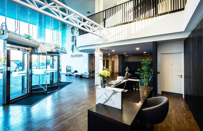 Cozy Luxury City Apartment in Central Bracknell - Photo 16