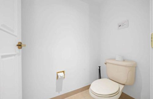 Bold Boardwalk 2BR 3BA Condo by CozySuites - Foto 22