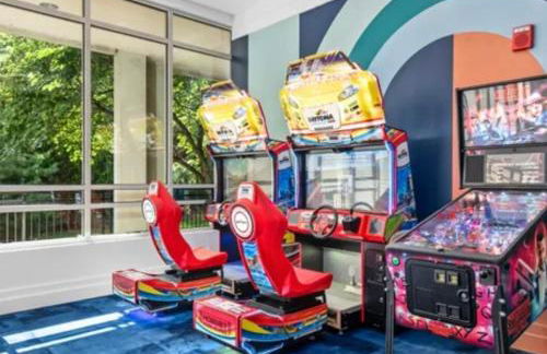 Luxury, Chic, Apt with Game Room, Movie Theatre, & 24hr Gym - Foto 12