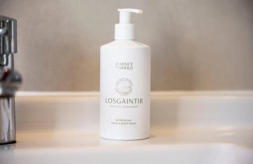 Stunning 4 Bedroom Farmhouse - Foto 42