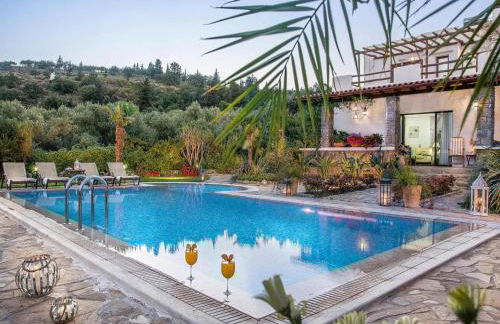 Private Pool & Garden Villa for 6 - Foto 2