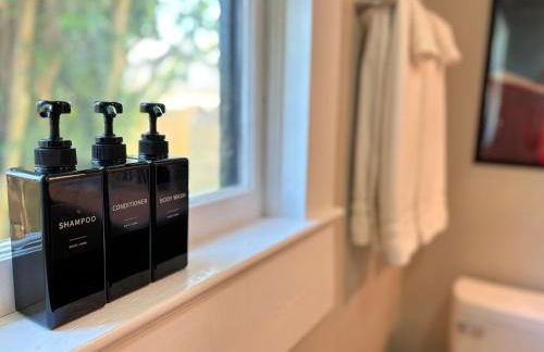 1920 Brick House-Hot Tub-Outdoor Brickoven Pizza-Pets-Breweries - Foto 21