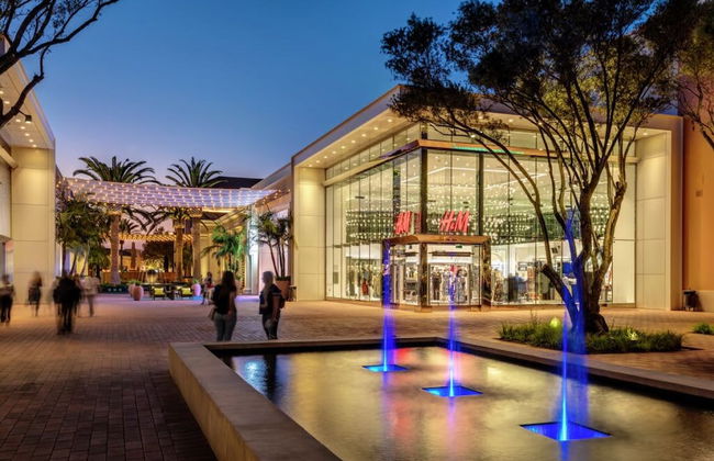 @marbella Lane - Stylish Dream Home in RMV w/ Pool - Photo 69