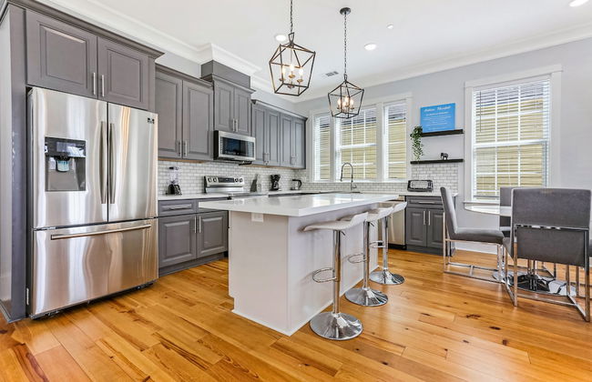 Spacious 5BR Urban Retreat with Balcony & Pool - Foto 37