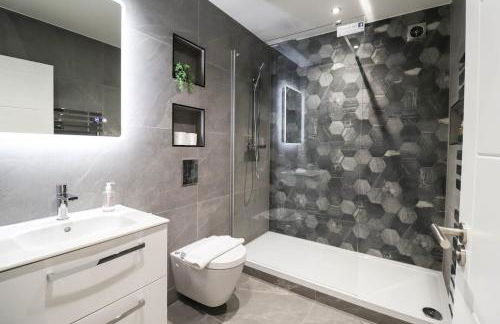 The Wycombe Pad - 2BR Ground Floor Apt with A Private Entrance & Free Secure Underground Parking - Foto 3