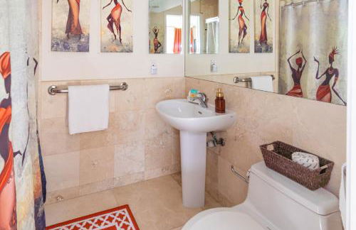 Oceana Blue / Beach Front / Pool / Bar / Relax - Foto 50