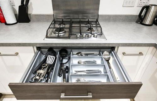 Swan's Place - Large 4bed home, Sleeps 9, Parking x2 & Games room - Foto 61