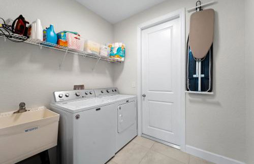 Modern Heated Pool Home Close To Downtown Shopping - Foto 28