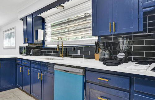 Updated 5BR Baytown Home | Sleeps 12 |Patio&Grill - Foto 1