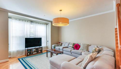 Modern 3BR Townhome | 3 Mi to Dulles and Reston TC - Foto 4