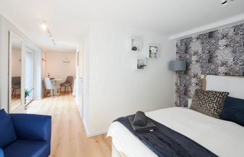 Stilvolles Apartment ruhig, 24-7 Self-Check in, WLAN top, Parkplatz an der Strasse, Bushaltestelle vor Haus - Foto 9