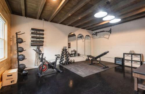 Modern Cabin with Luxury Gym, Firepit + Game Room! - Foto 4