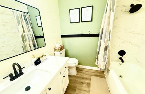 Modern and Cozy 3BR Retreat Perfect for Families or Big Group - Foto 38