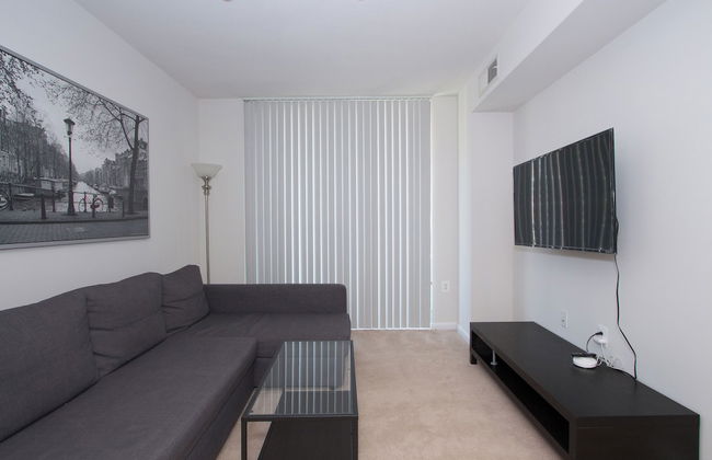 Pentagon Luxe Apartments - Photo 10