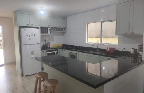 casa 700m da praia, ideal para família, 3 quartos , piscina, ar condicionado, churrasqueira, wi fi, estacionamento, até 10 pessoas, - Foto 15