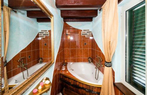 Authentic Dalmatian Hillside Escape With Pool, Sauna & BBQ - Photo 51